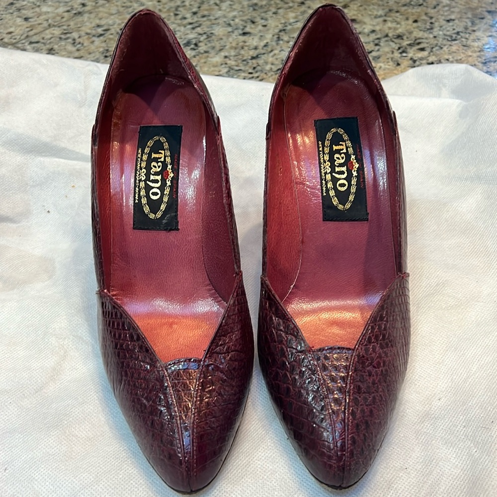 Vintage burgundy reptile skin heels size 7.5
